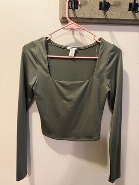 Bozzolo Olive Green Square-Neck Long Sleeve Crop Top
